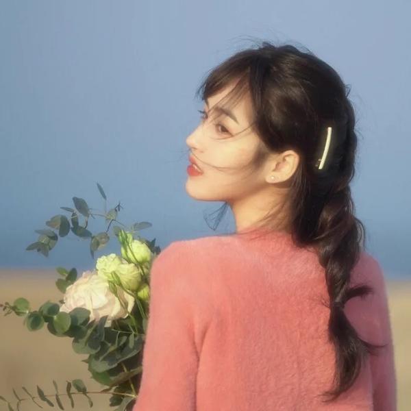 大爱这期复古风女生头像