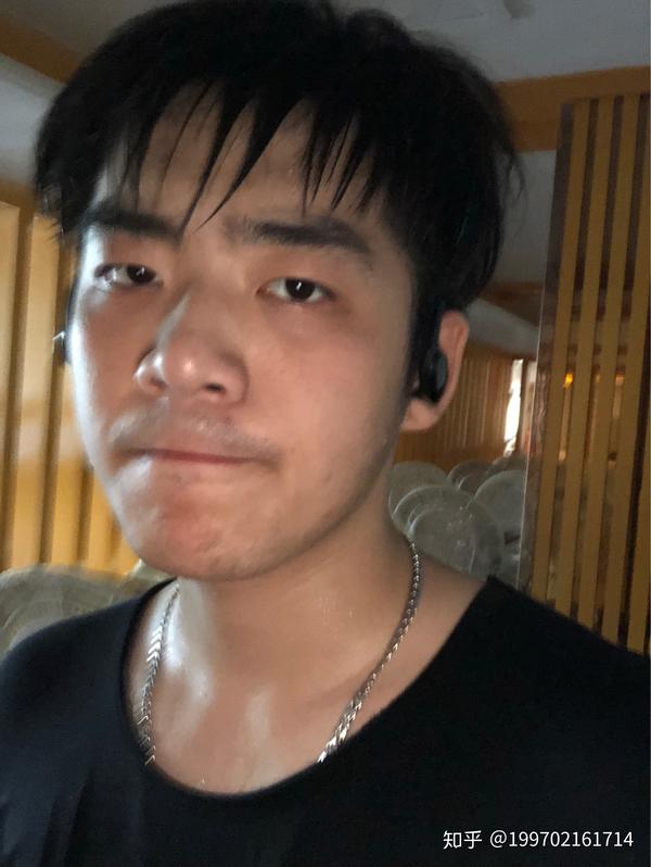这应该是我人生巅峰了吧 一米八身高 200斤…  给你们看看减肥过程和