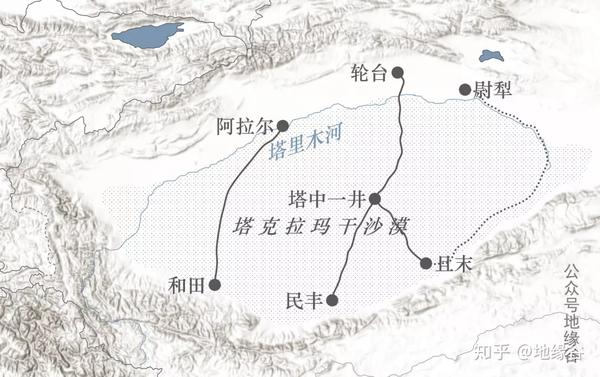 穿过塔克拉玛干沙漠的主要公路干线(虚线表示未建成通车)