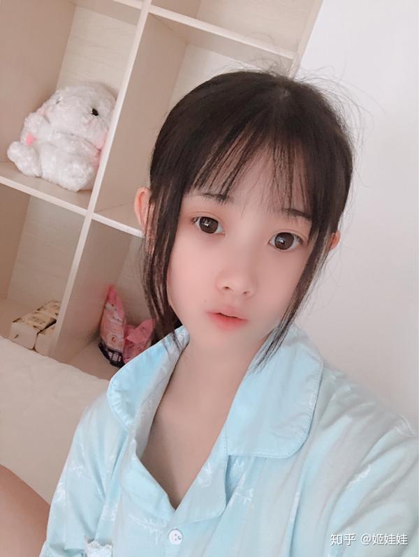 高中时素颜就好看的女生长大化妆后岂不是逆天吗?