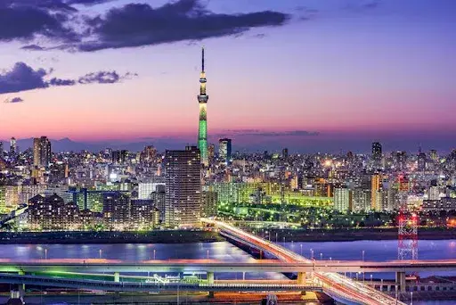 虽然跟国内的很多大城市比,东京的摩天大楼少之又少,但是谁也不能否认