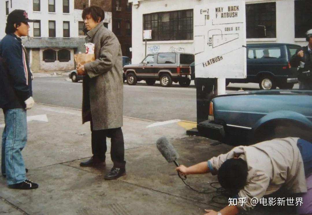 带着妻子郭燕(严晓频饰演),一同奔赴纽约,寻找他们的美国梦,把年幼的