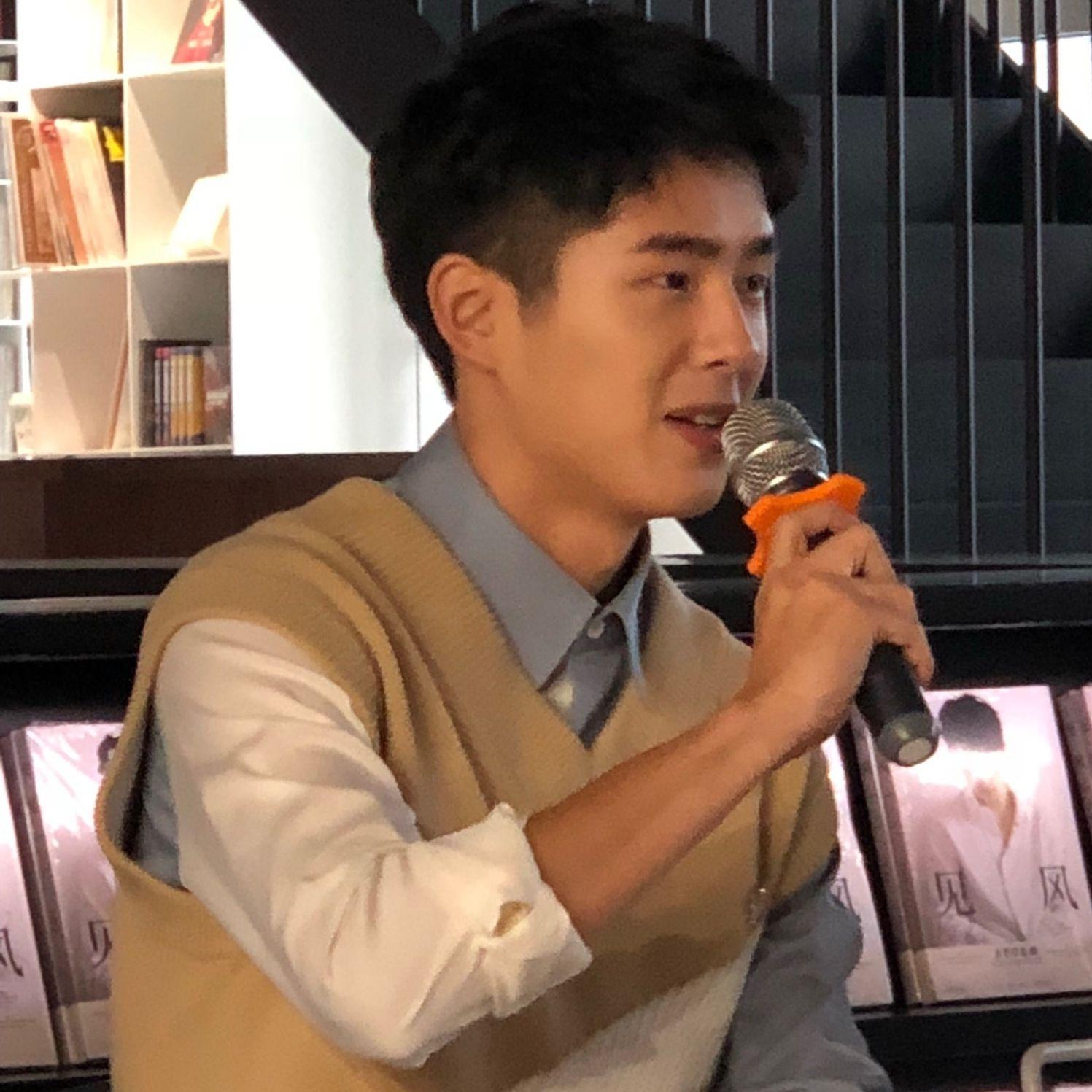 为什么刘昊然眼睛不大,是单眼皮,牙也不算好看,为什么