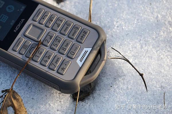 硬核不止于砸核桃真三防手机诺基亚nokia800真机测评