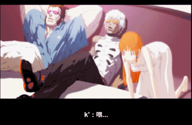 三人想上前吓吓坂崎由莉,结果刚好被king扔出来的桌子砸到了 三人被