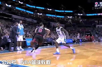 幅度,从侧面看,右手整体应该是平行地面的,这样可以完美的平托着篮球