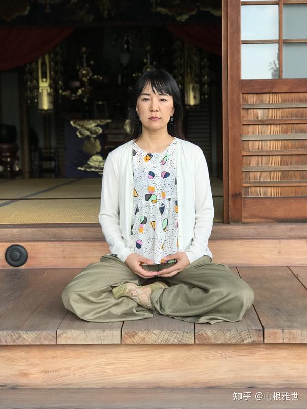在日本寺院体验坐禅