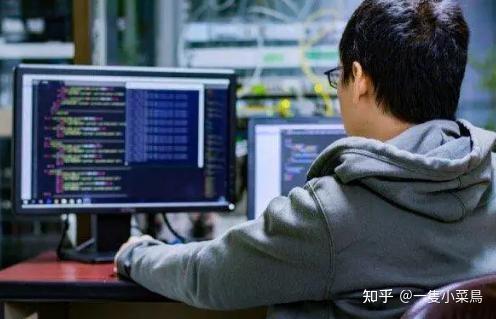 你们是不是天天加班到很晚啊?你头发那么多真的是程序员吗?