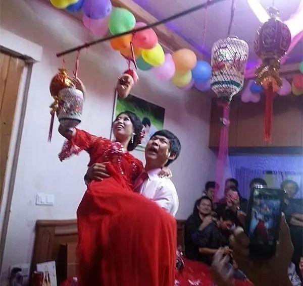 各个地方都有哪些奇葩的婚俗