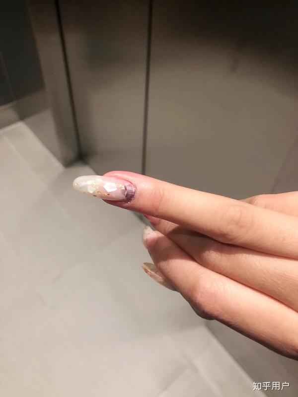 手指被门夹到飙泪是种怎样的体验?