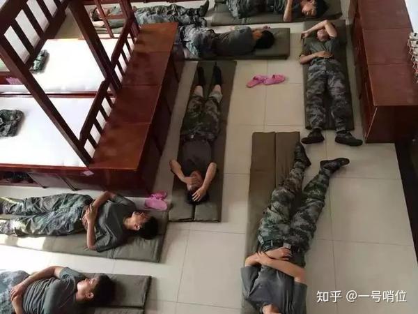 在部队里是怎样睡觉的?