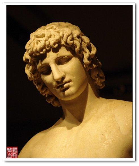 阿多尼斯雕塑  他是维纳斯所心爱的英俊的猎人,光滑的脸部与厚重卷曲