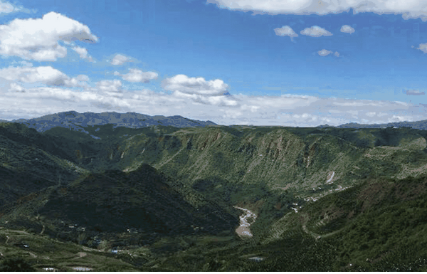 一路坐遍各交通工具,翻过重重山,才抵达目的地——凉山州会理县爱民