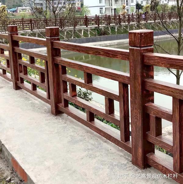 赣州仿木护栏厂家建设乡村鱼塘,水泥仿木栏杆制作新面貌