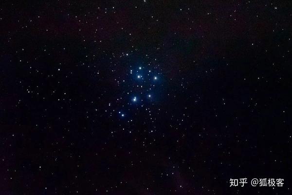 首先是昴星团,其次是猎户座,最后是天狼星.