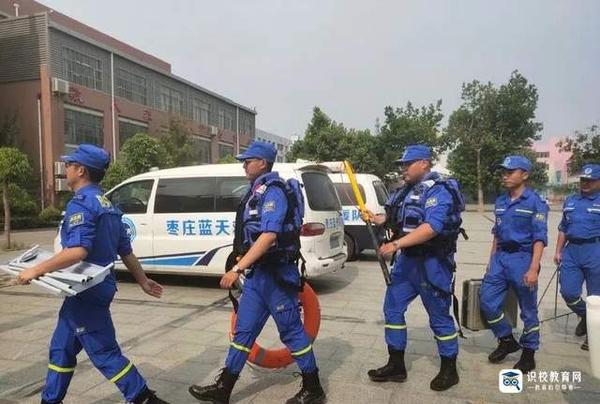 滕州北辛街道中心小学联合枣庄蓝天救援队开展防溺水安全教育培训