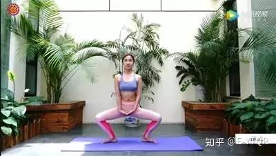 瑜伽体式下蹲式专为美腿而设计