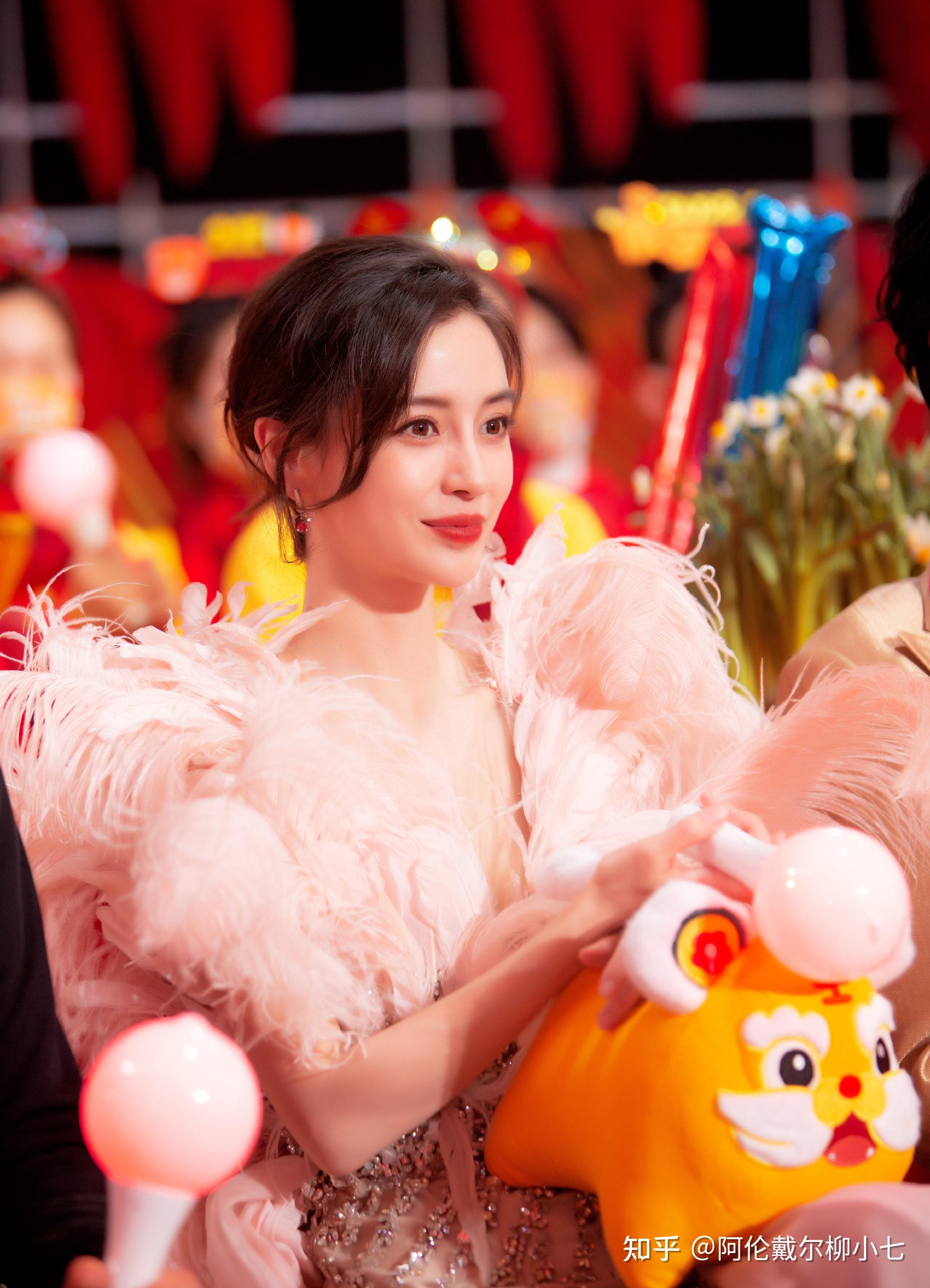 如何看待angelababy在2022年北京台春晚的主持