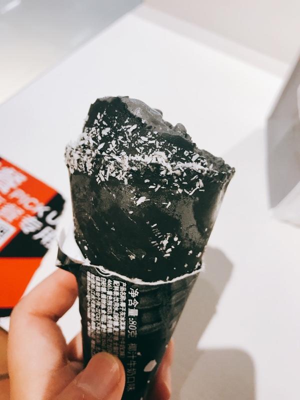 1椰子灰冰激凌没曝光有问题前,买了一个,竟然觉得还蛮好吃的