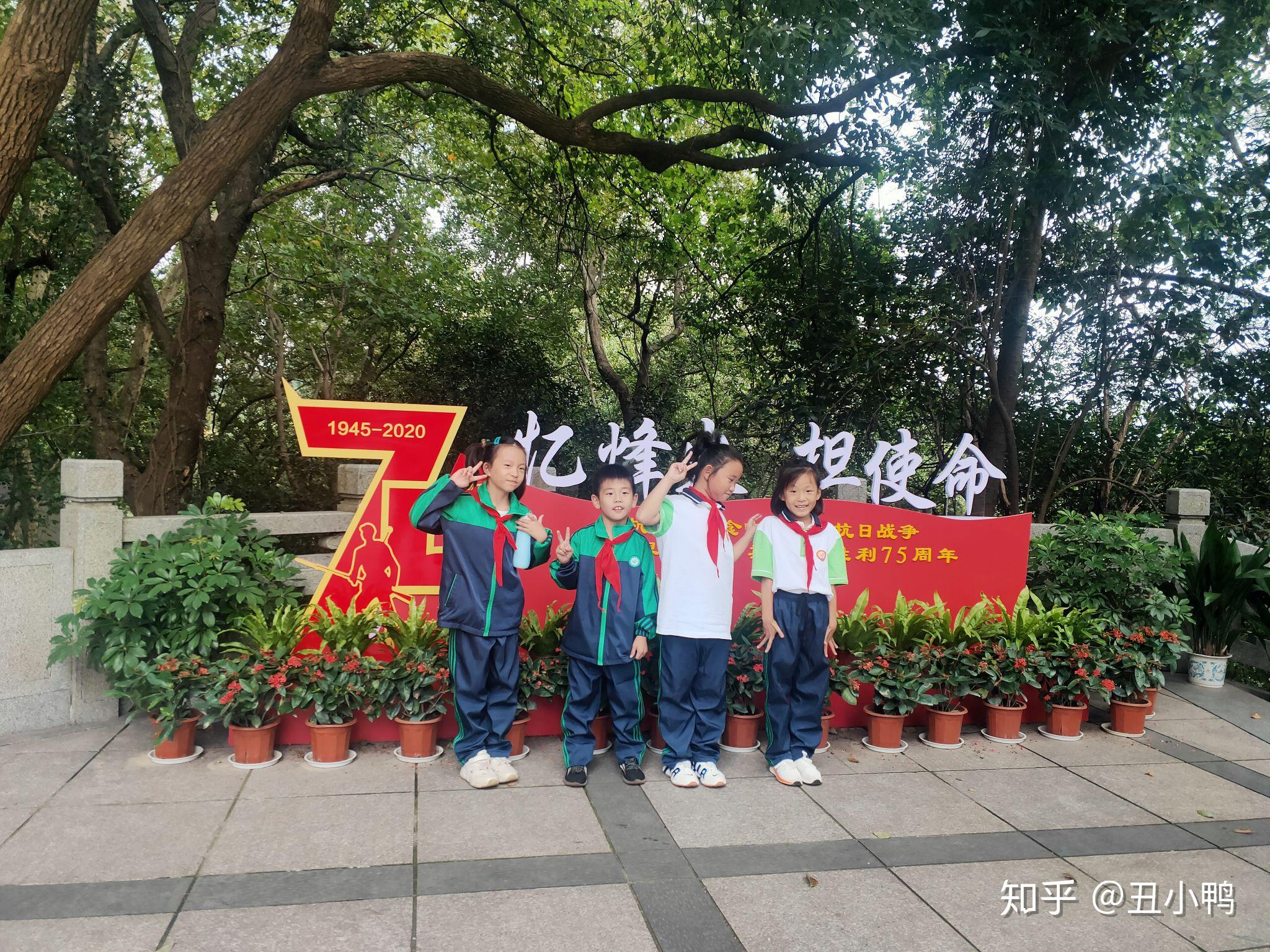 今天,我们阳光小队一行7人(徐杨雯琪,孔元祺,袁李垚,郑涵伊,葛桐心