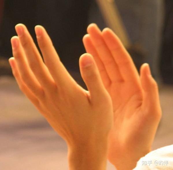 简单地拍拍手养生又健康