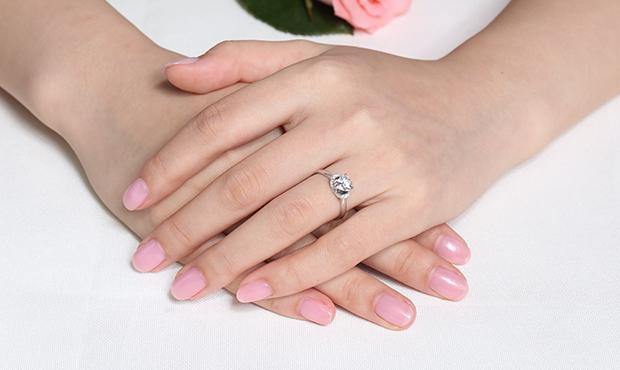 结婚戒指应该带哪只手结婚戒指的戴法
