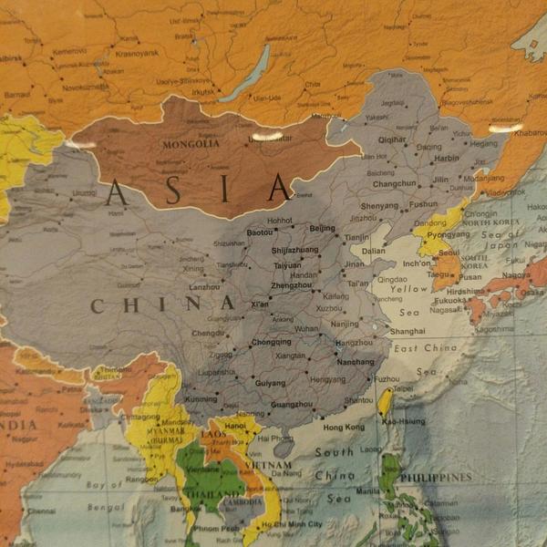 在国外工作的时候,美国公司在画的世界地图上都把台湾和大陆的颜色图片