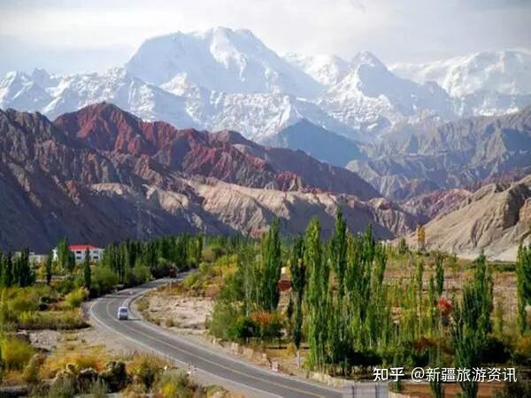 富蕴县的可可托海景区;喀什地区的帕米尔高原风景区,喀拉库勒湖,塔什