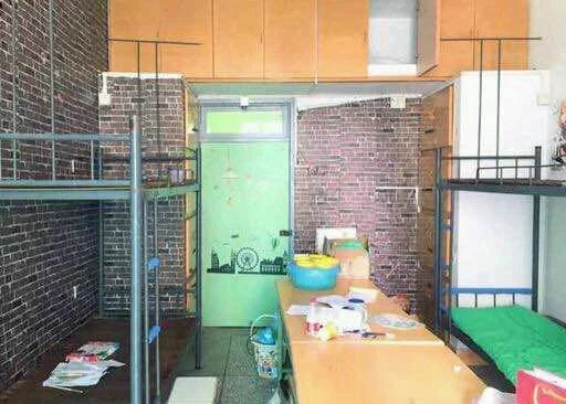 四川农业大学(雅安校区)的男生宿舍 尤其是三区 这把八人间挤得一塌