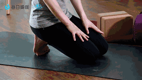 2,脚趾蹲式 脚趾蹲式能够有效的加强足部以