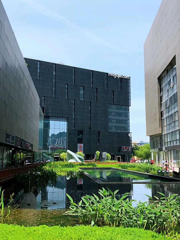 古墩路的颜值担当 西湖区的吸睛(金)大楼 这里早餐免费供应,在蘑菇街