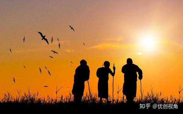 人到中年,谨记这三点,人生的道路会越走越好