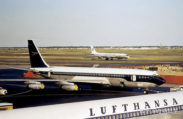 才改称为波音720波音707-100:是首个投产型号,机长,机宽,翼展均比367