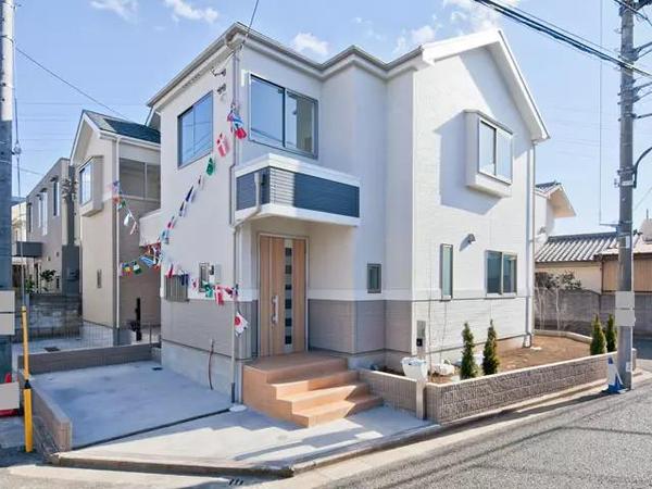 "日本人的房子都是这种独户别墅吗?" 实际上这种房子叫"一户建".