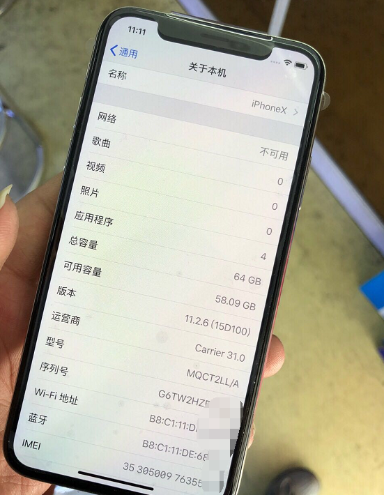 这是关于本机,显示该机是64gb内存,型号处显示美版,系统为ios11.2.6.