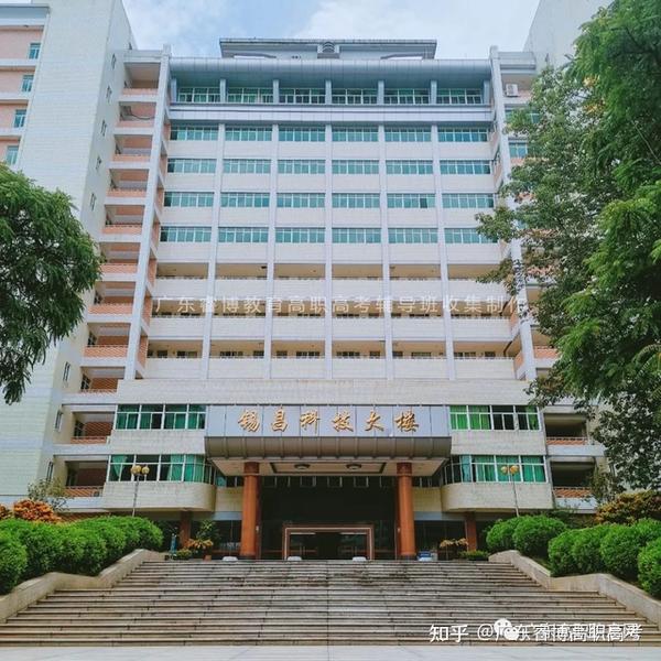 嘉应学院医学院位于广东省梅州市梅江区黄塘路146号,医学院前身为