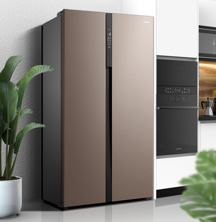 这款冰箱的颜色外形都很好看,灰色的颜色很经典,尤其是冰箱内部的设计