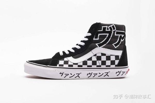 school系列诞生于1977年,它是首双采用标志性侧边条纹的鞋款也是vans