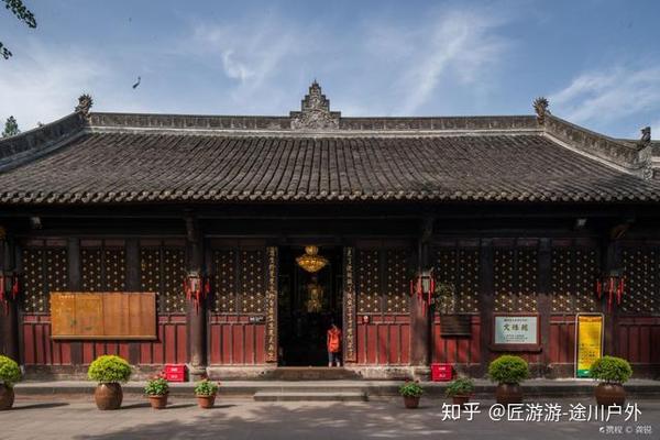 大雄宝殿,藏经楼等众多古建筑遗址,这些建筑是典型川西平原建筑风格