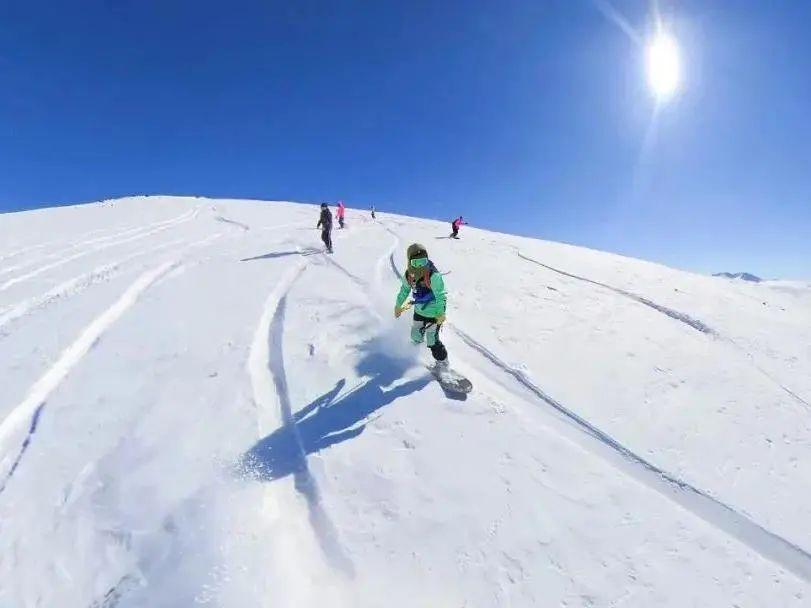 2022北京冬奥会赏雪滑雪玩雪就来阿勒泰动感冰雪享无限激情