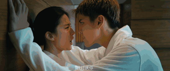小鹿666可以很负责任地告诉你: 想要和女生接吻,姿势和方法真的很重要