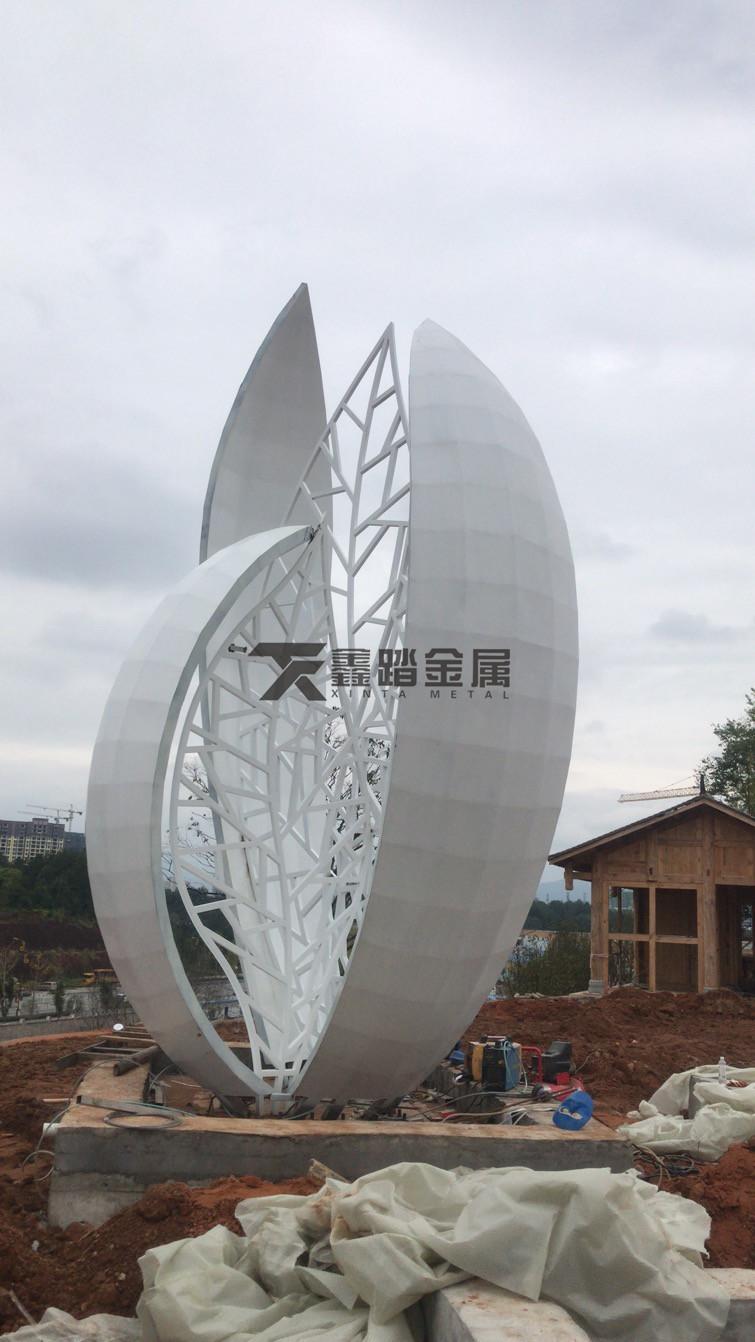 喷漆不锈钢树叶雕塑,园林景观雕塑赋有现代气息装饰