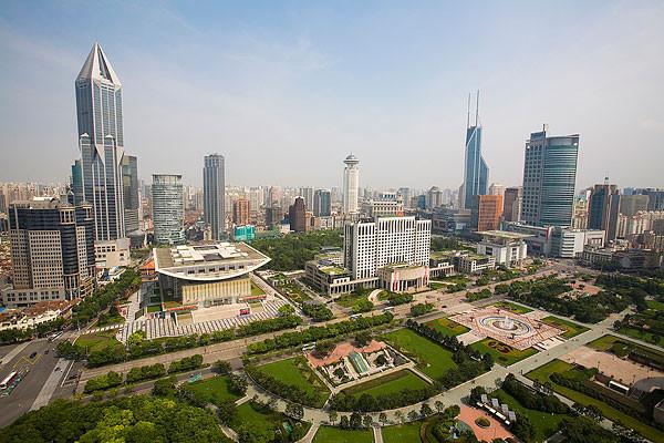 亚洲最大的城市广场上海人民广场低音号旅游