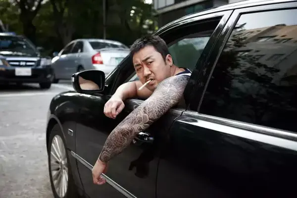 1韩国上映 △[天君]导演闵俊基一眼相中马东锡 △[邻居]善良的黑社会