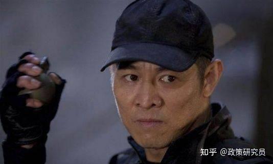 面对日本媒体记者言语上的挑衅,李连杰言辞犀利的反击道:"其实没有人