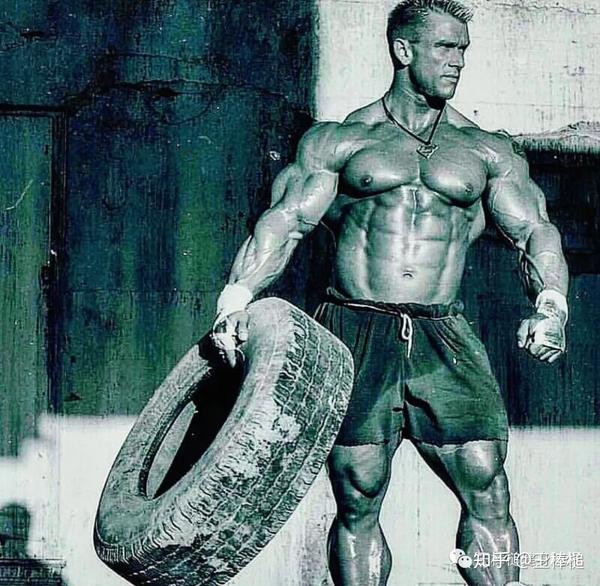 只有 163cm 的 lee priest