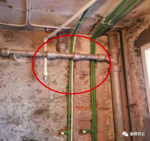 3,给水管固定使用专用吊卡或u型卡(禁止开口朝下)或铜丝固定,吊卡间距
