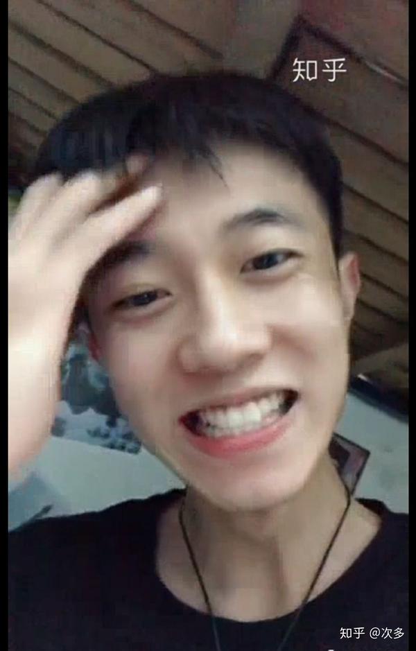 你看过最好看的男生露齿笑的照片是哪张?