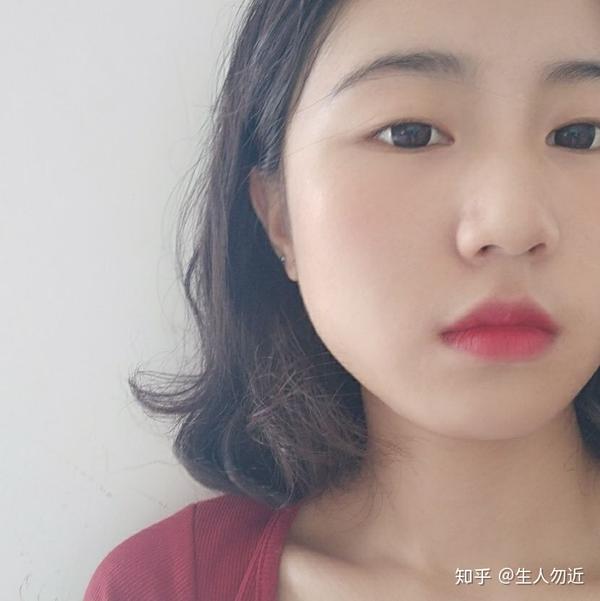 脸大又有一堆婴儿肥,下巴短的女生,该剪短发吗?