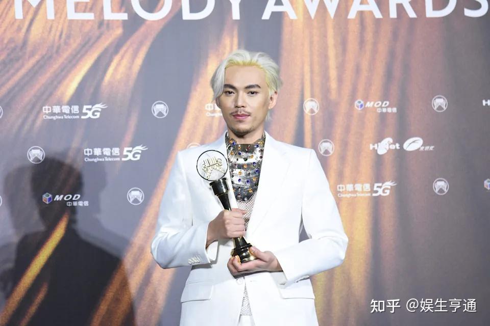 金曲/hush领奖超动人感言!喊话同志掌握未来:至少我握住了金曲奖
